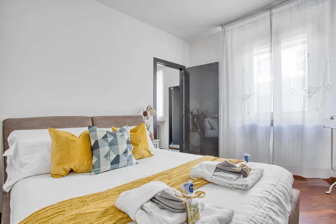 Casa Tricolore Milan Apartment